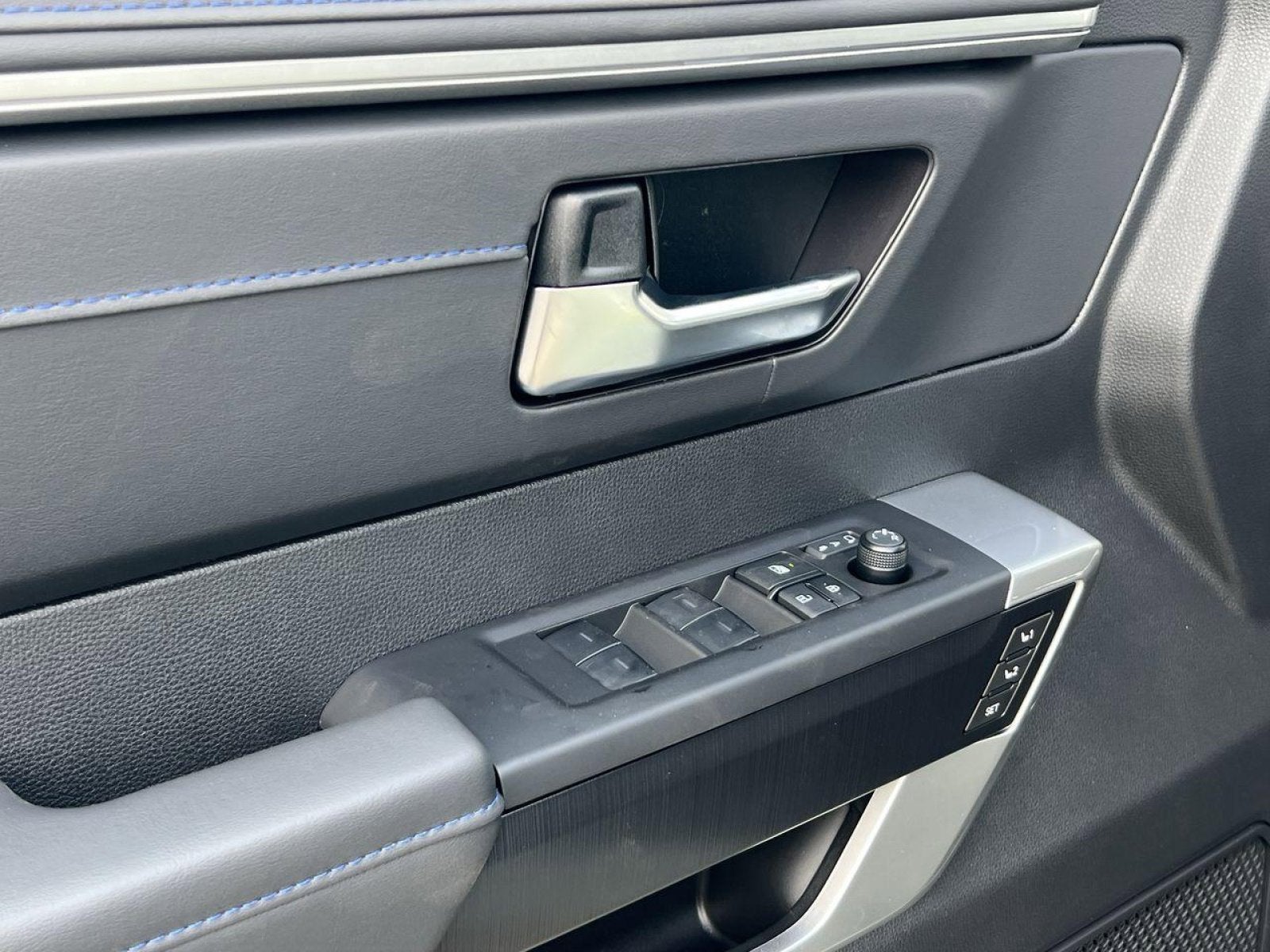 2025 Toyota Tundra Hybrid Platinum