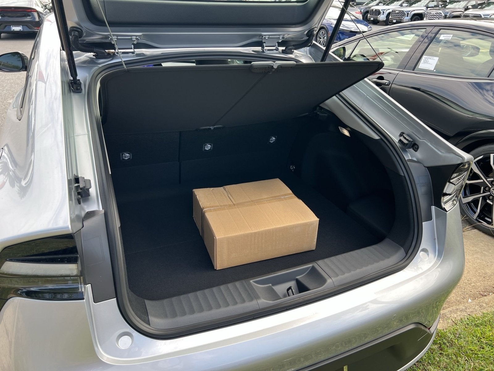 2027 Toyota Prius Plug-In Hybrid SE