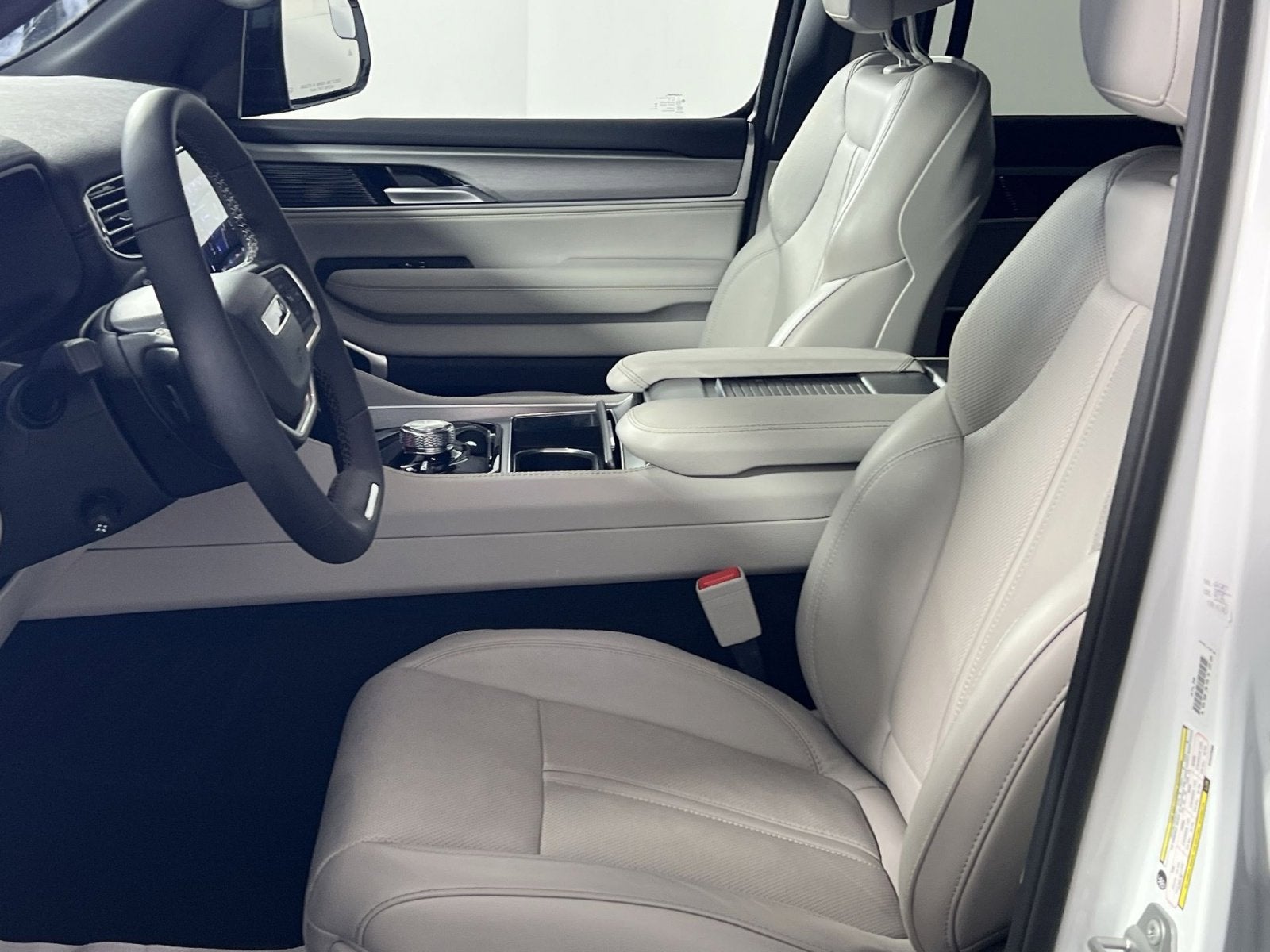 2025 Jeep Wagoneer Base