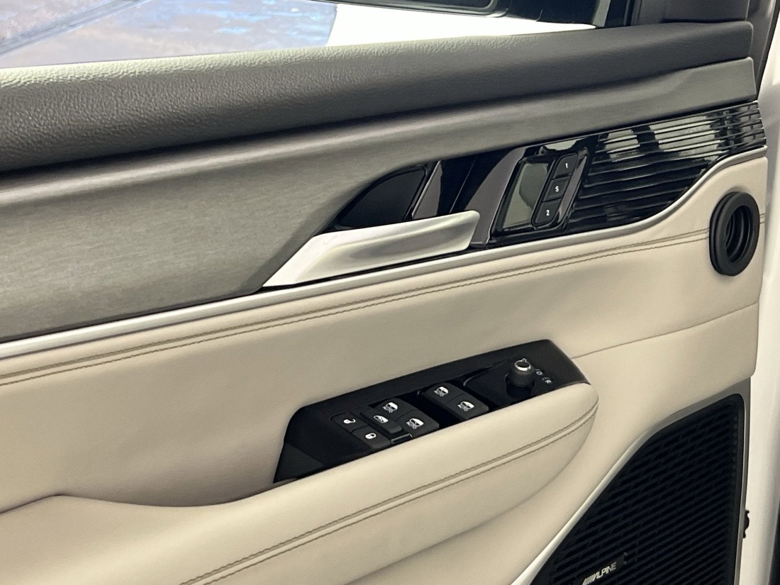 2025 Jeep Wagoneer Base