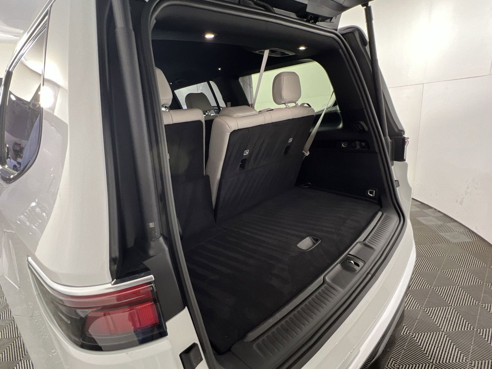 2025 Jeep Wagoneer Base