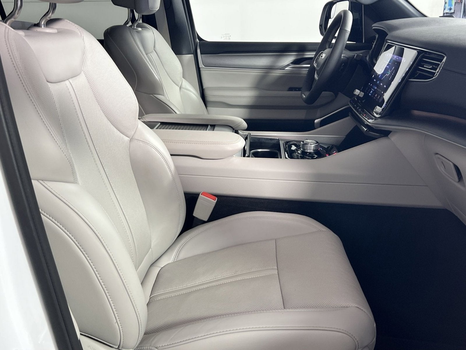 2025 Jeep Wagoneer Base