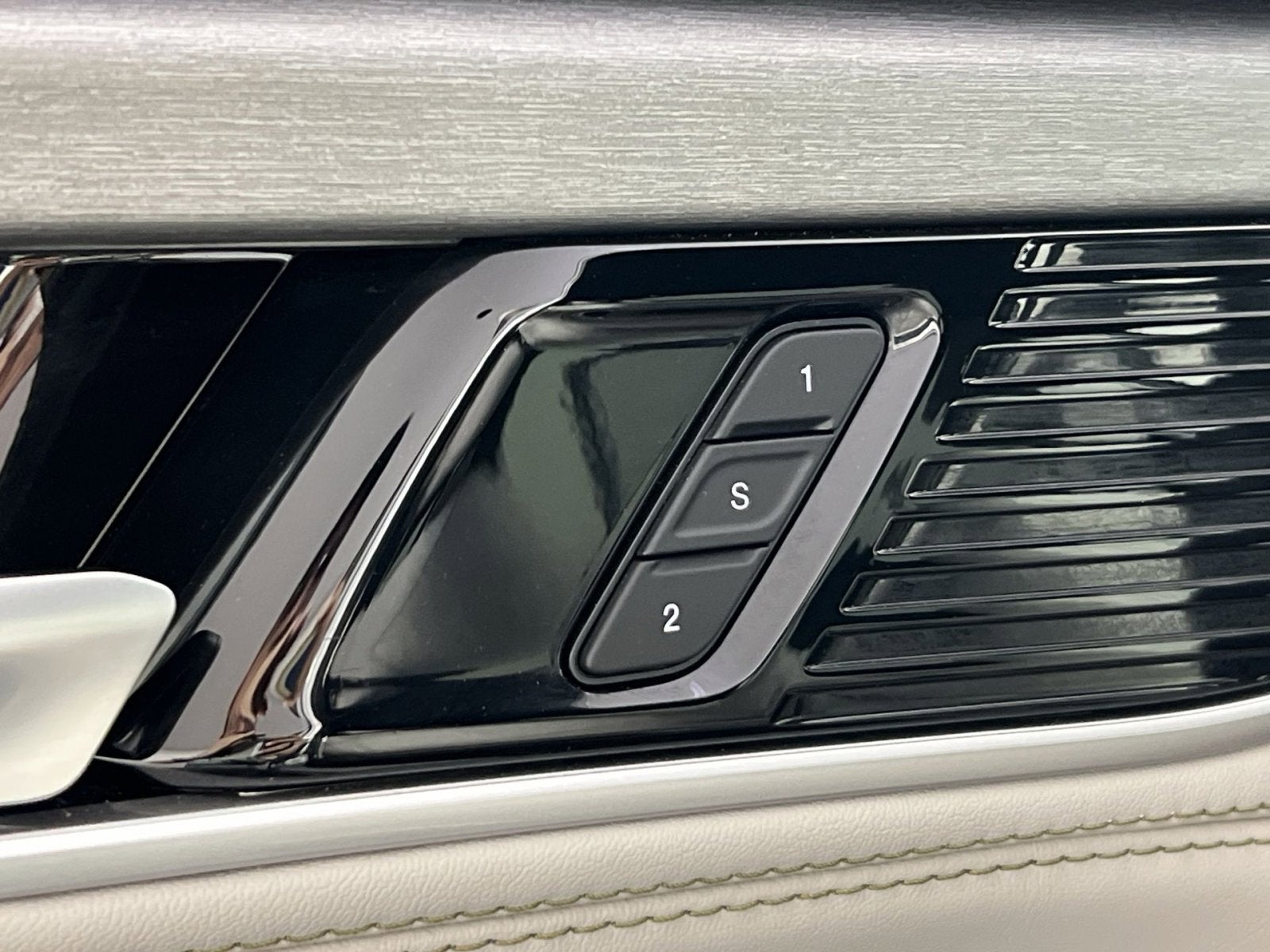 2025 Jeep Wagoneer Base
