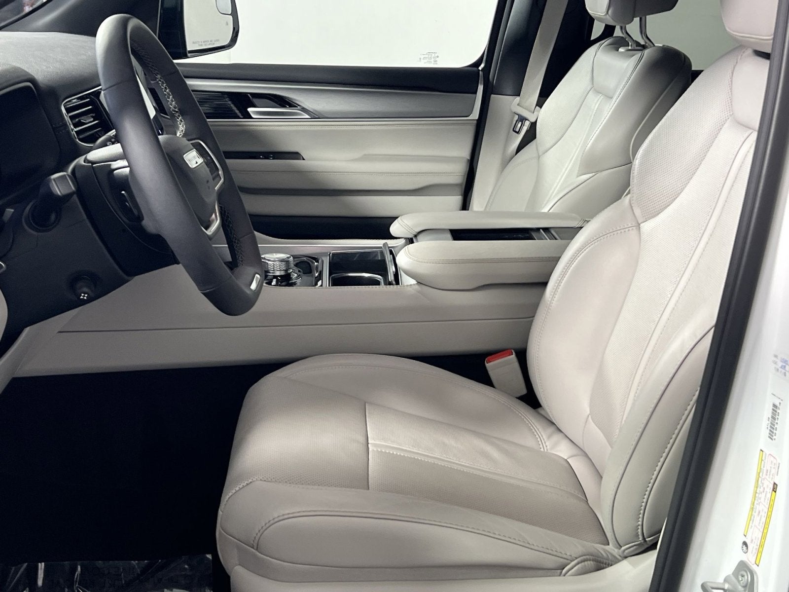 2025 Jeep Wagoneer Base