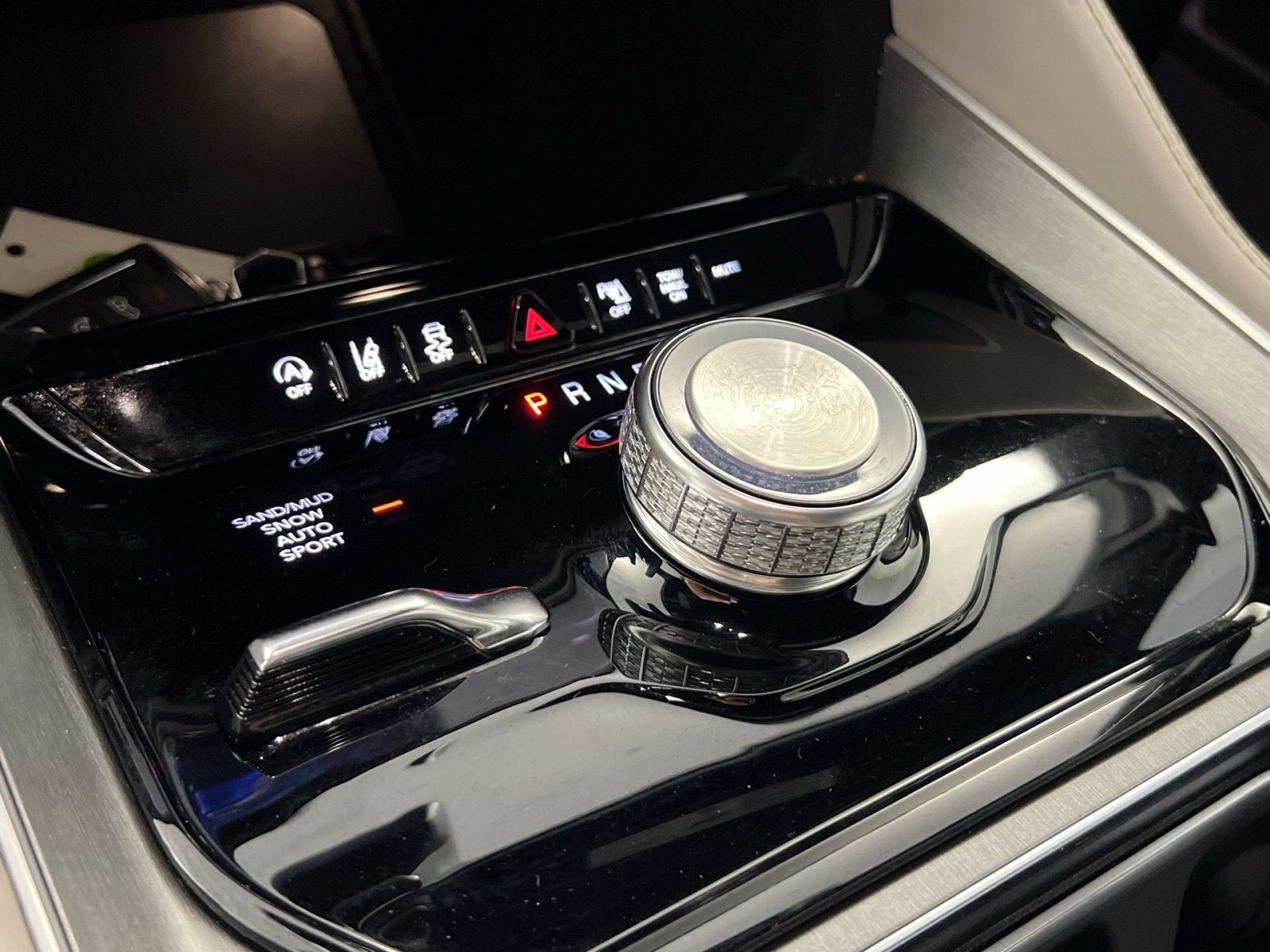 2025 Jeep Wagoneer Base
