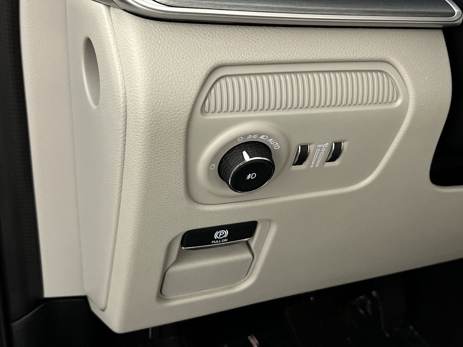 2025 Jeep Wagoneer Base