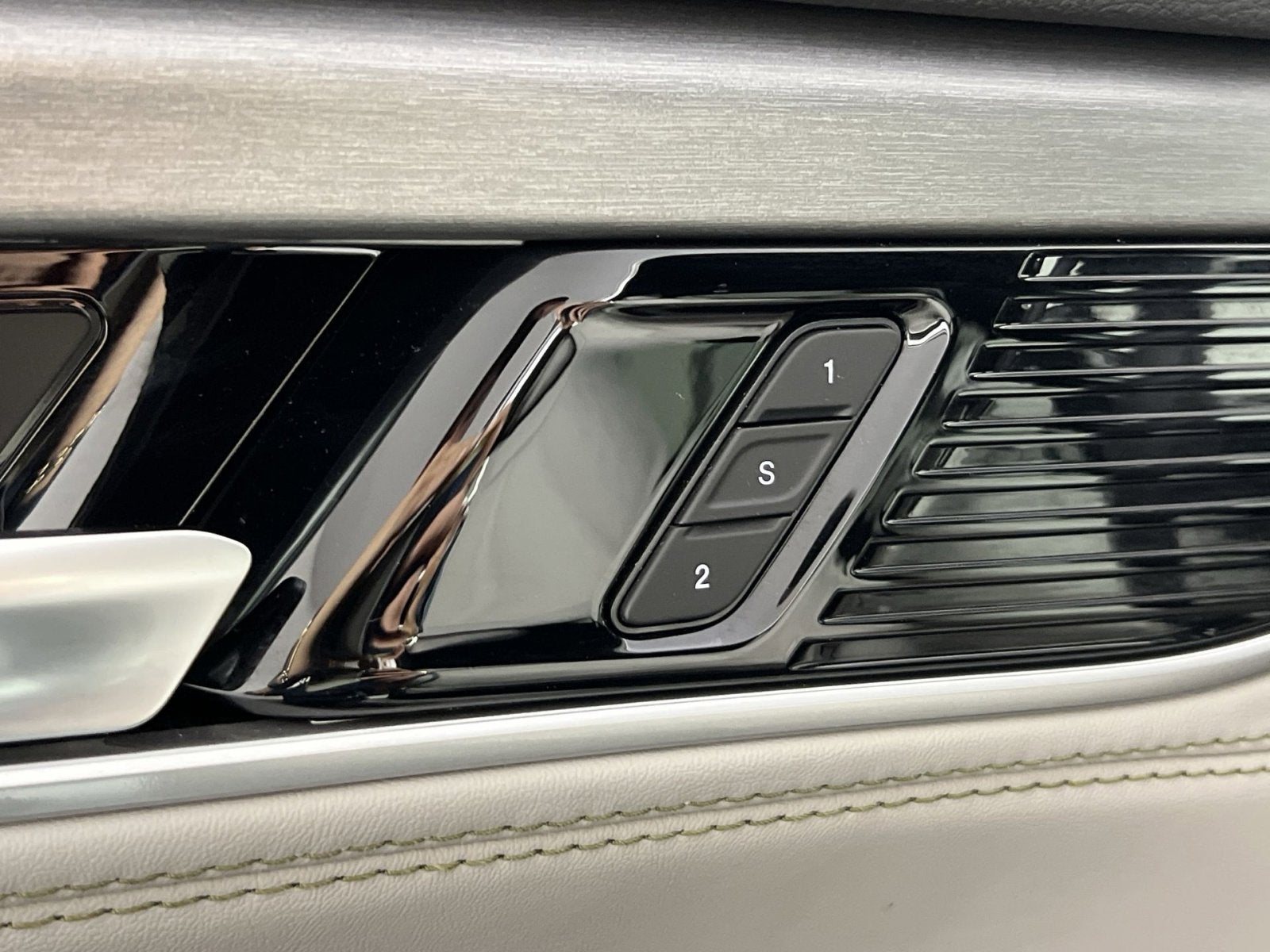 2025 Jeep Wagoneer Base