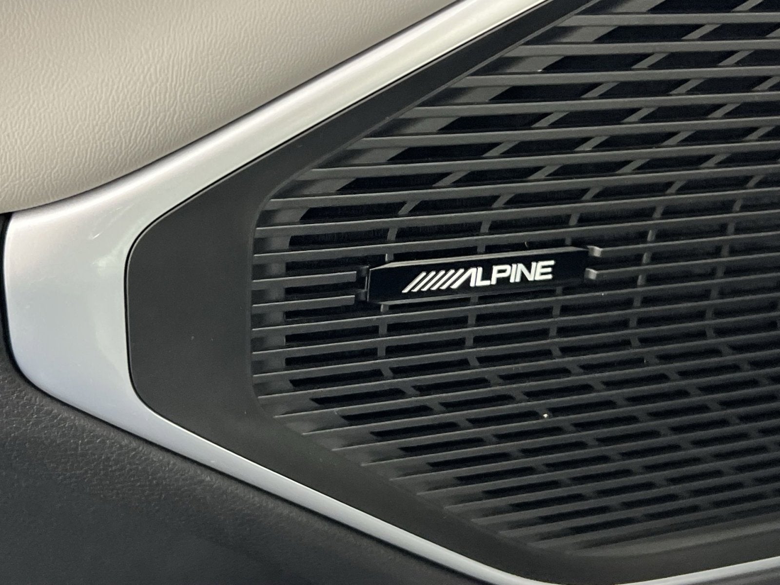 2025 Jeep Wagoneer Base