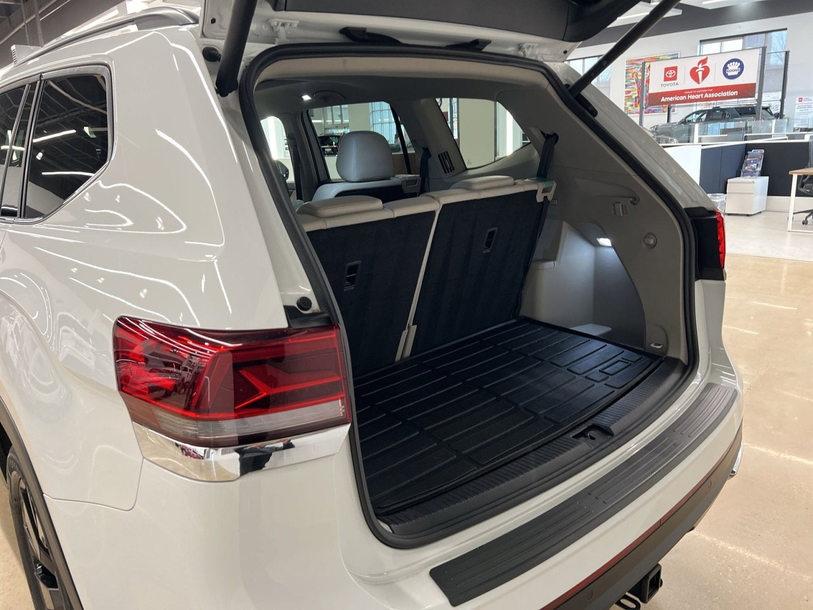2025 Volkswagen Atlas 2.0T SE w/Technology