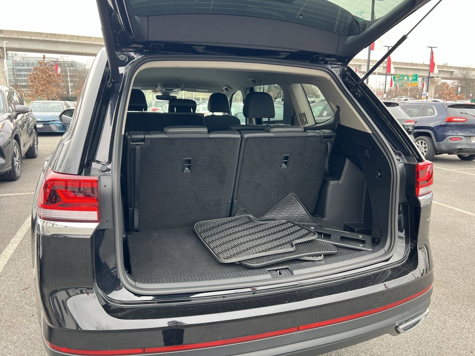 2025 Volkswagen Atlas 2.0T SE