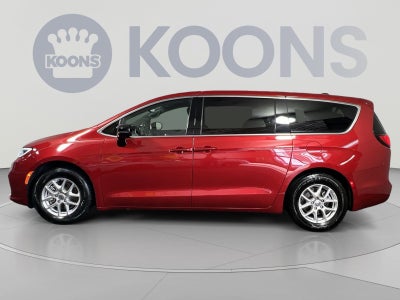 2025 Chrysler Pacifica Select