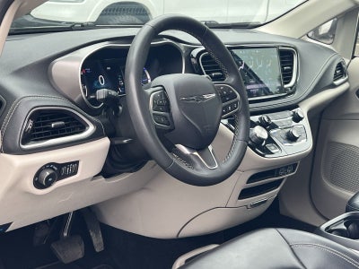 2023 Chrysler Pacifica Hybrid Touring L