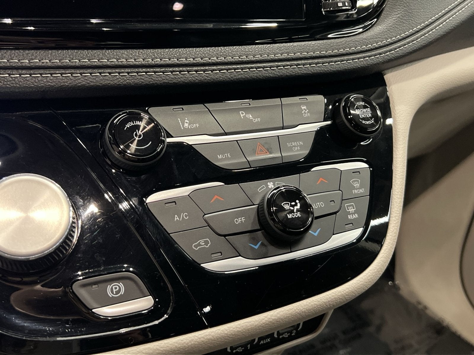 2024 Chrysler Pacifica Hybrid Select