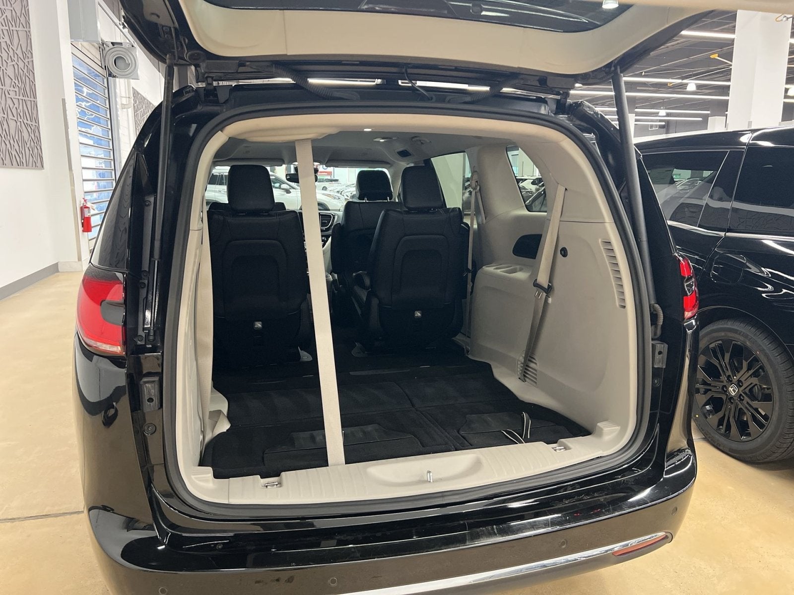 2024 Chrysler Pacifica Hybrid Select