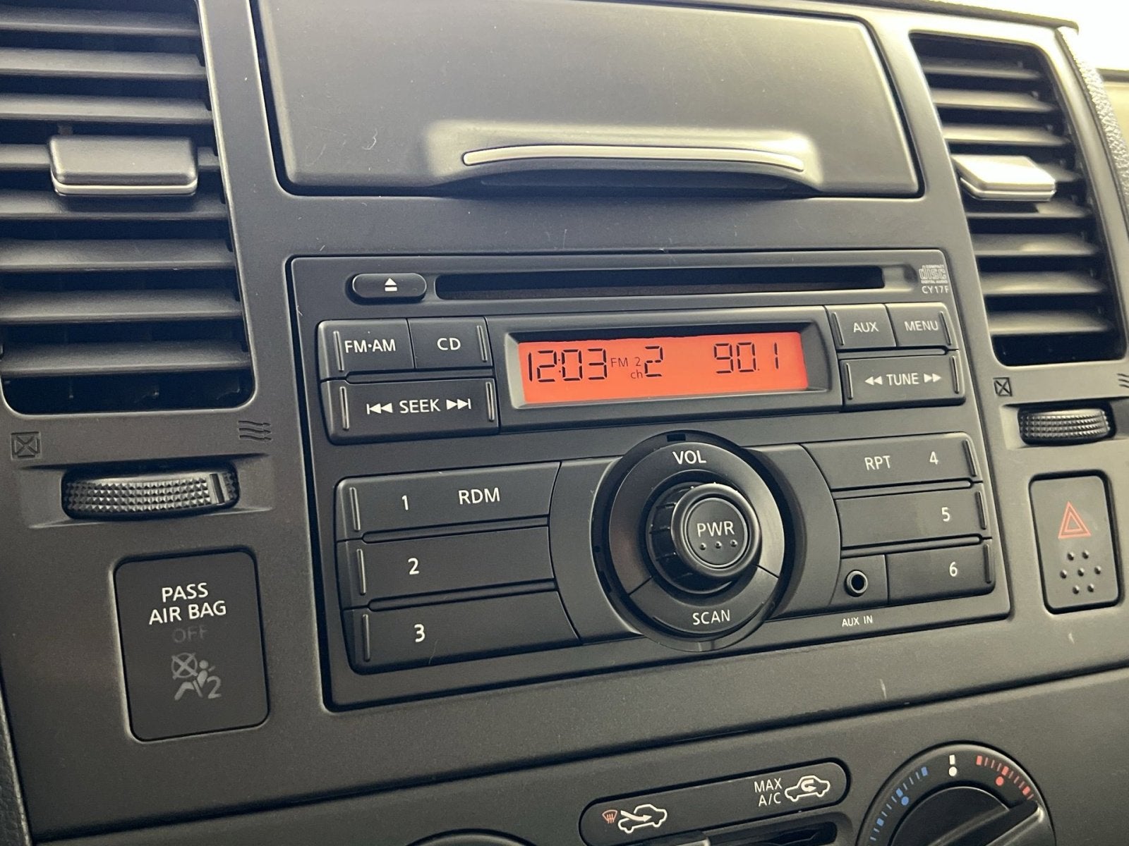 2011 Nissan Versa 1.8 S