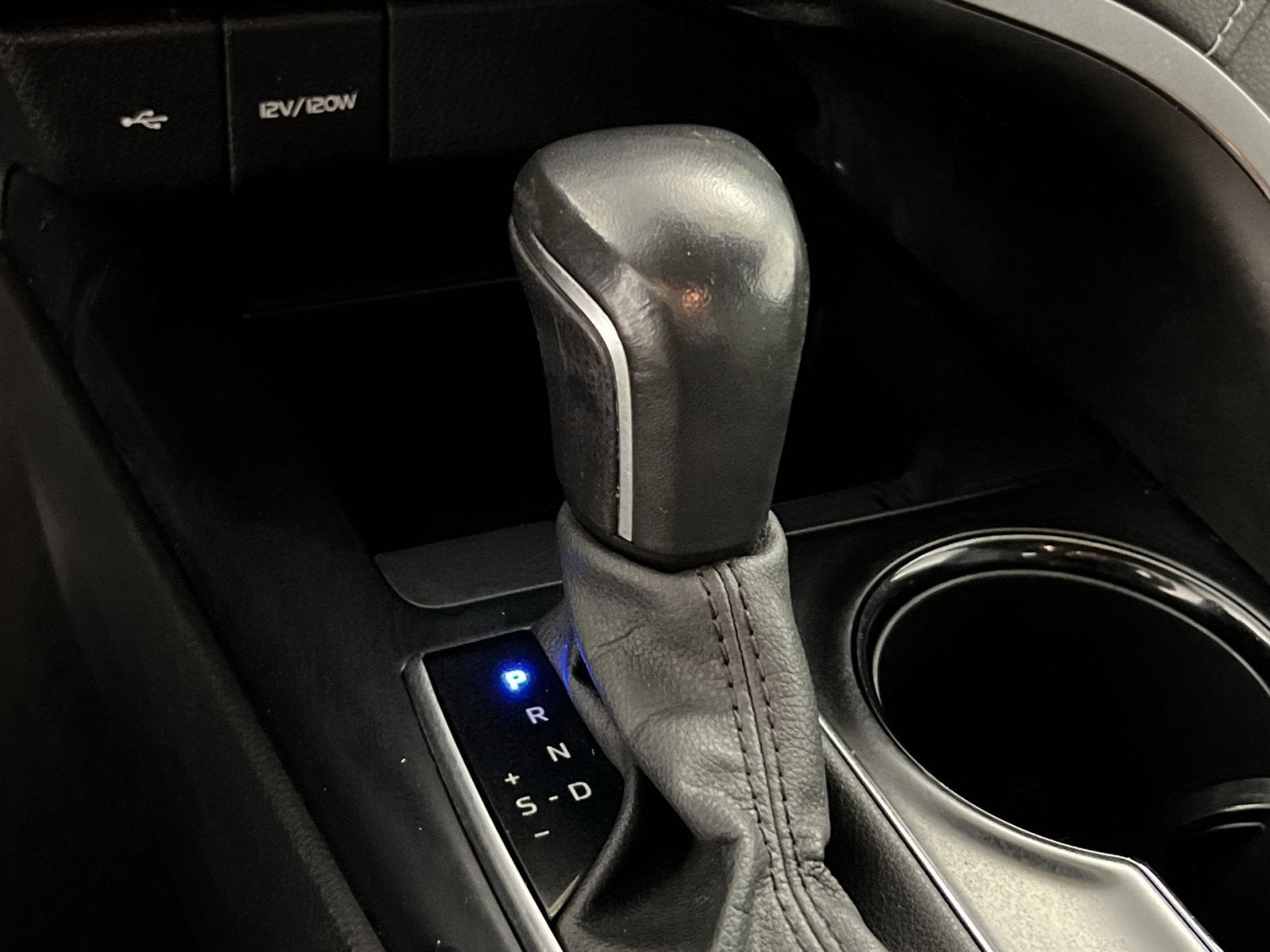 2020 Toyota Camry Hybrid SE