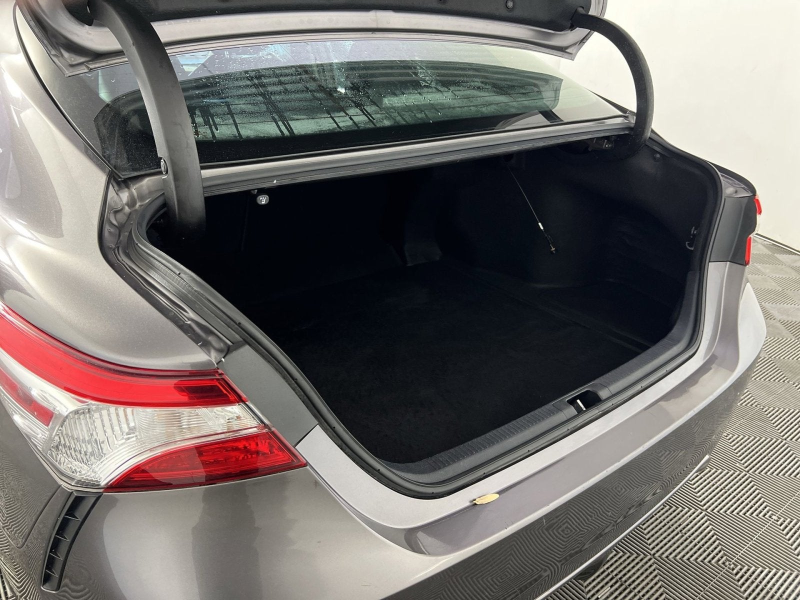 2020 Toyota Camry Hybrid SE