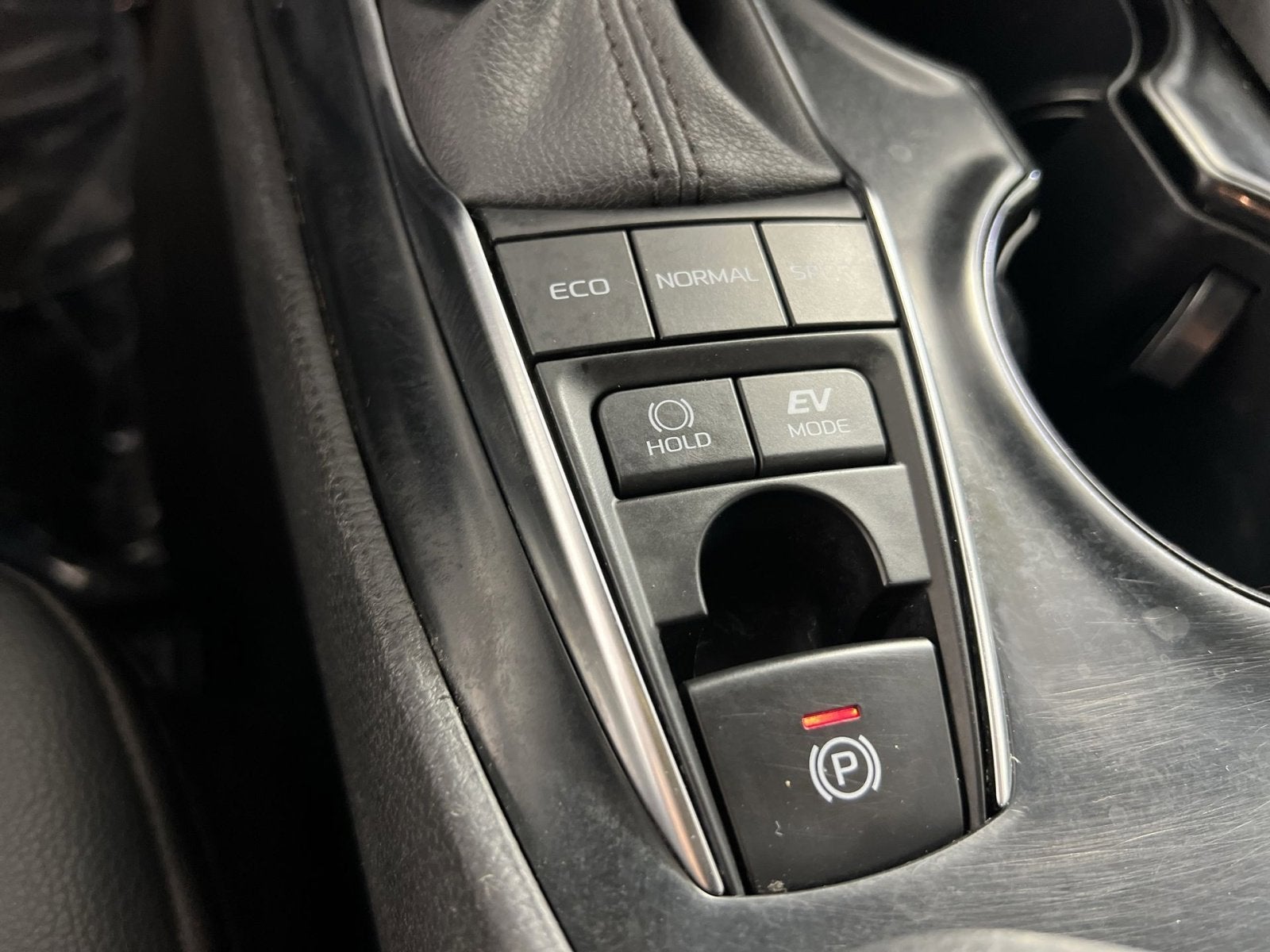 2020 Toyota Camry Hybrid SE