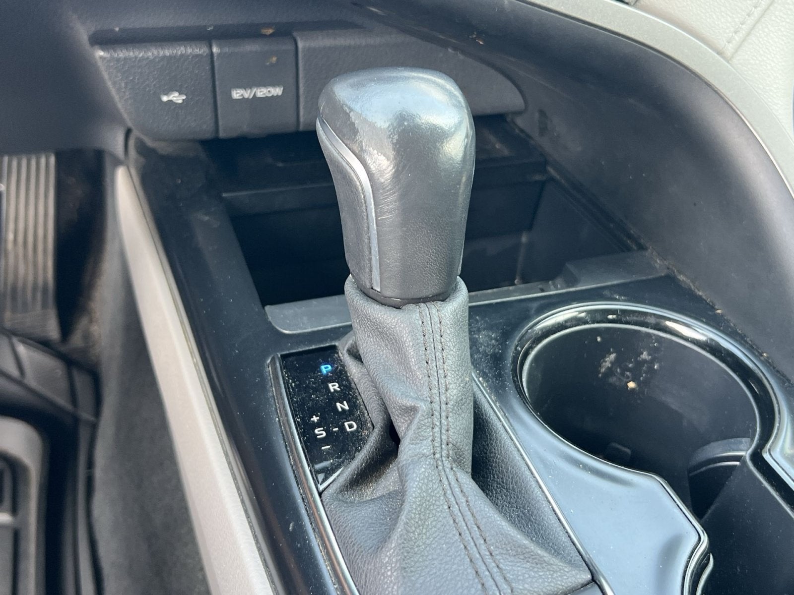 2020 Toyota Camry Hybrid SE