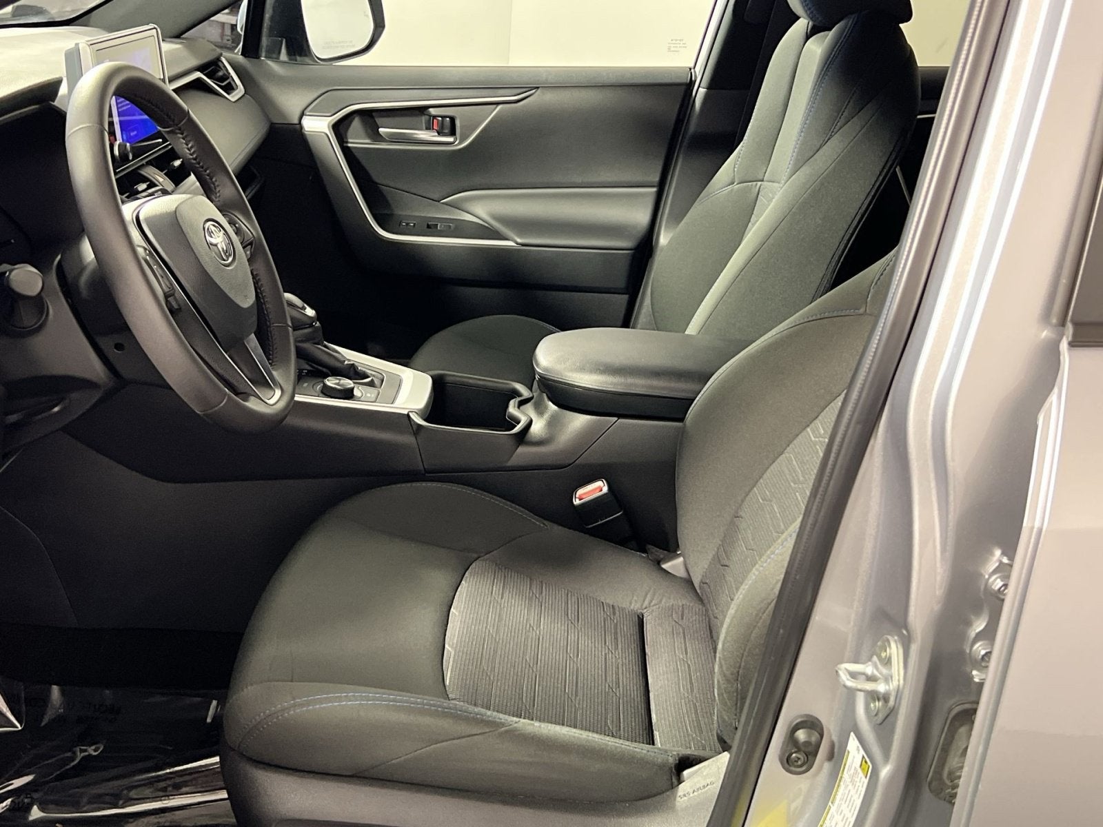 2023 Toyota RAV4 SE - Photo 14