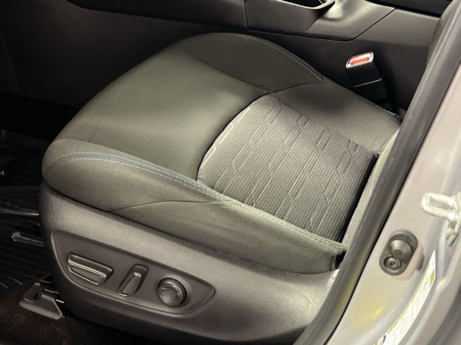 2023 Toyota RAV4 SE - Photo 15