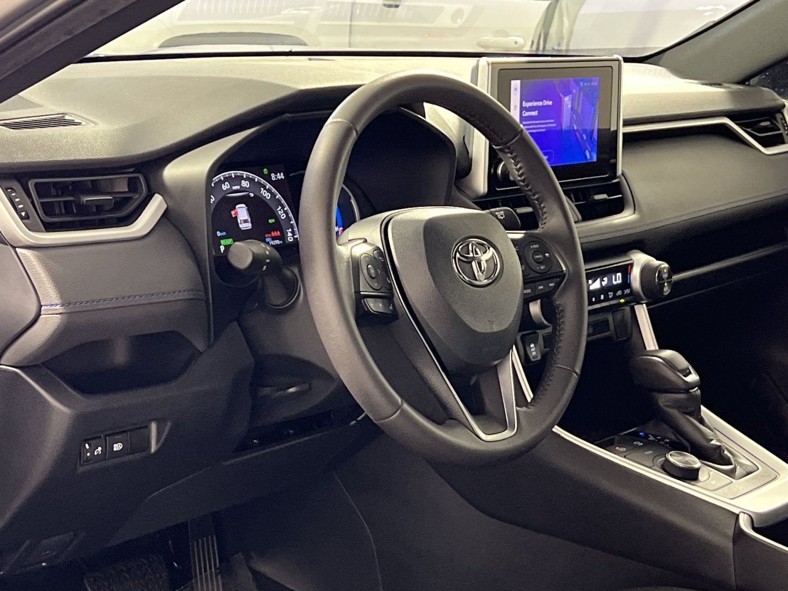 2023 Toyota RAV4 SE - Photo 17