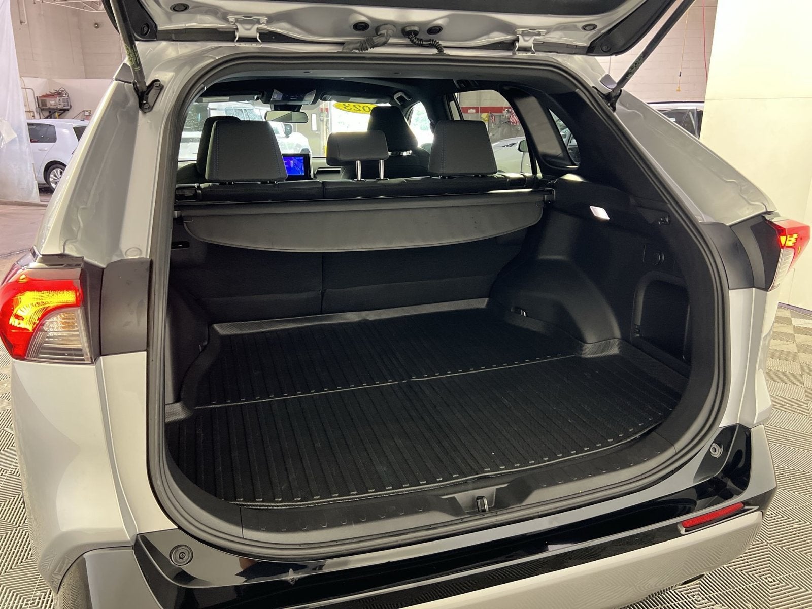 2023 Toyota RAV4 SE - Photo 27