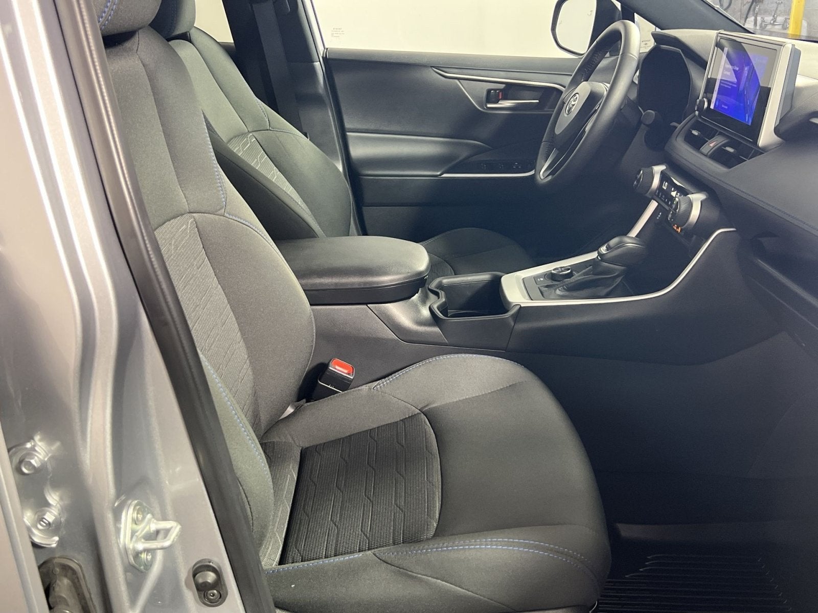 2023 Toyota RAV4 SE - Photo 29