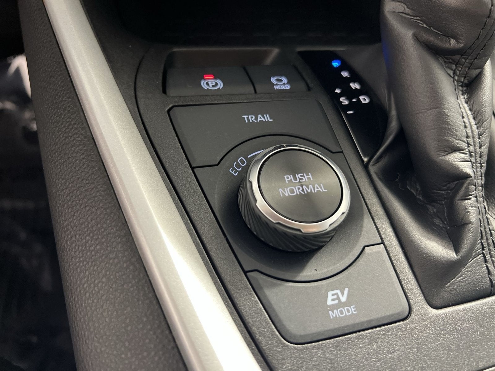 2023 Toyota RAV4 SE - Photo 33