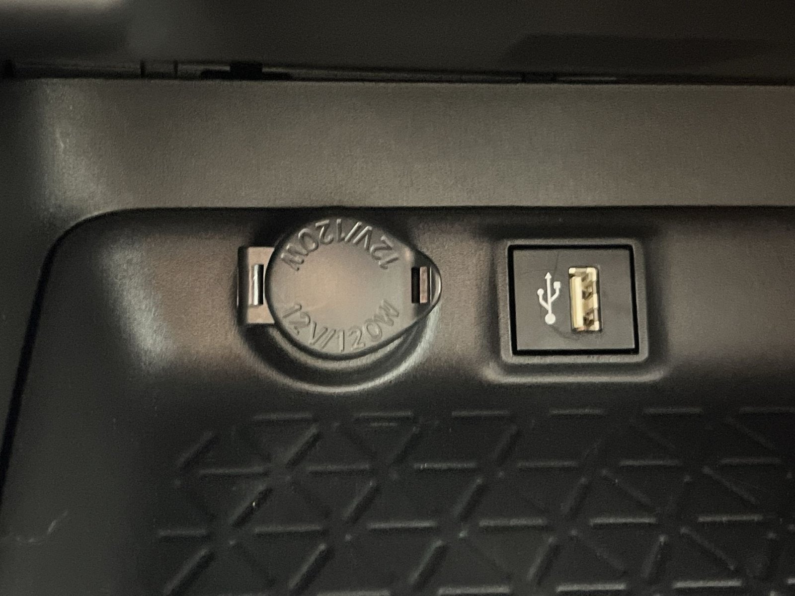 2023 Toyota RAV4 SE - Photo 34