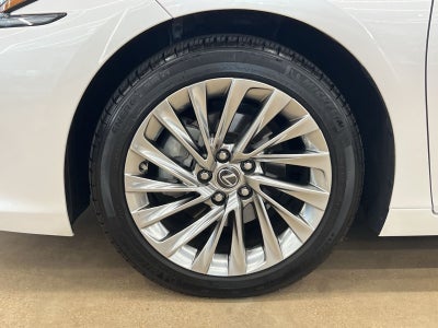 2022 Lexus ES 300h Luxury