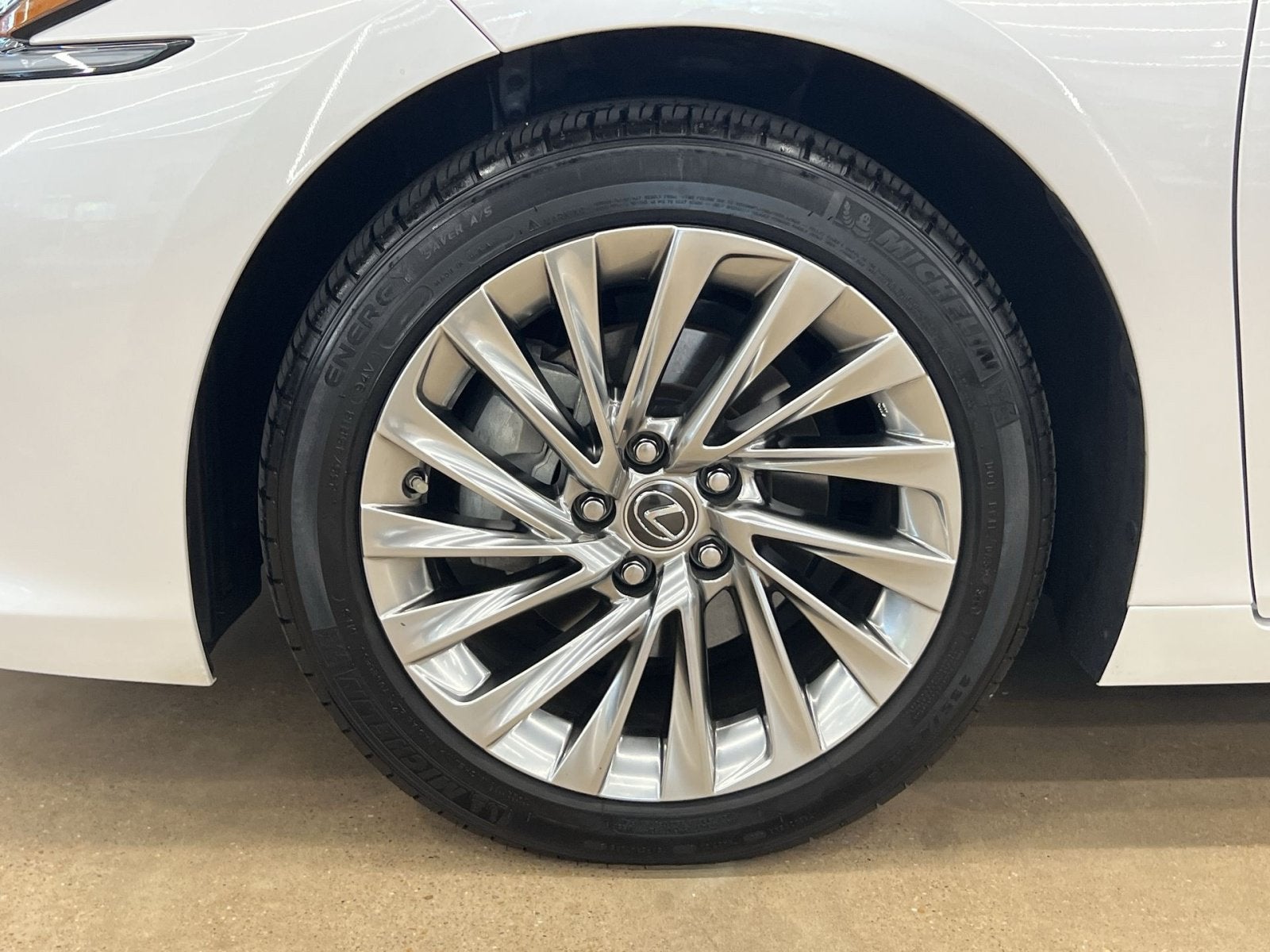 2022 Lexus ES 300h Luxury