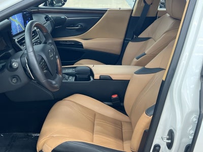 2022 Lexus ES 300h Luxury