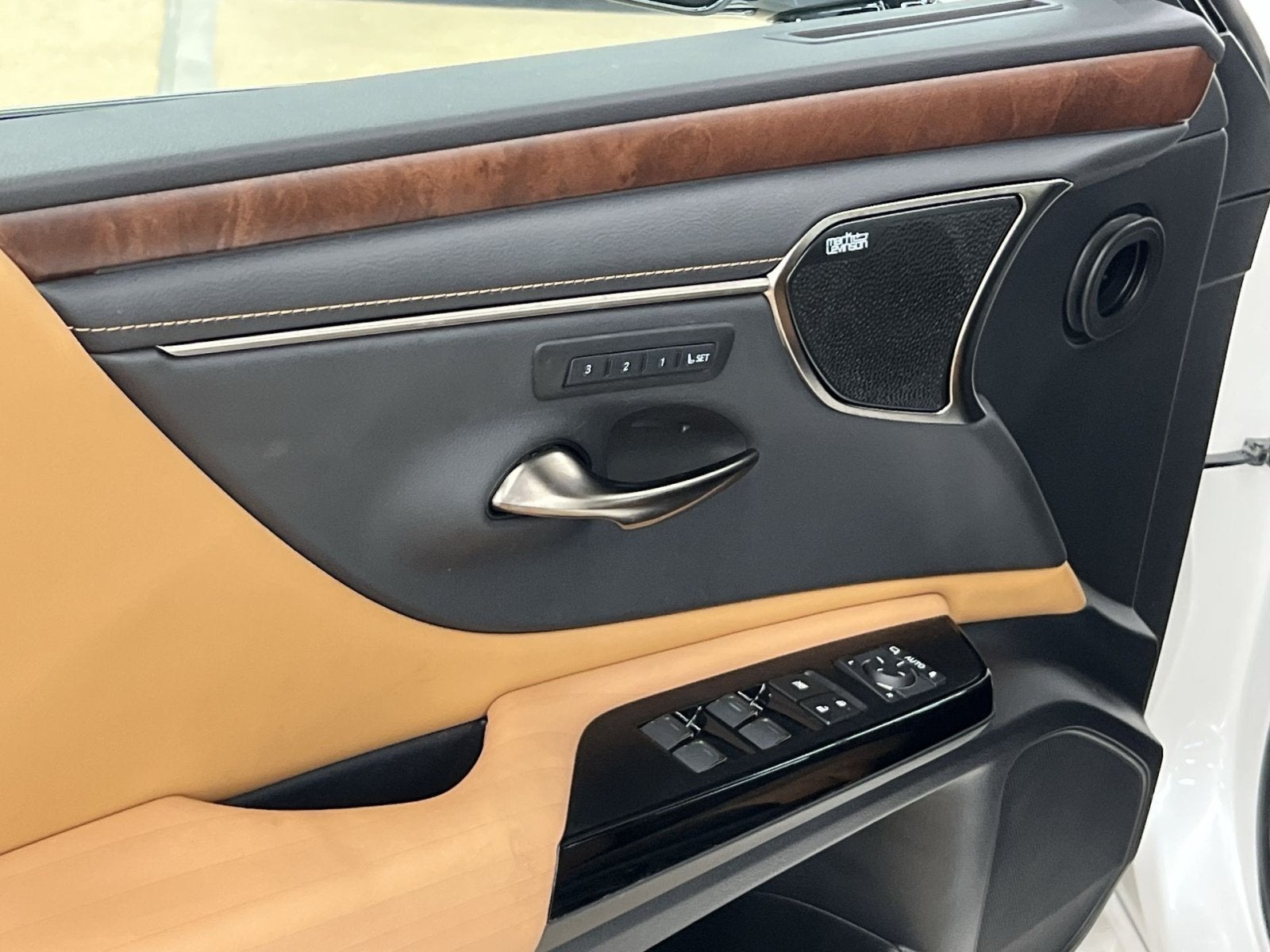2022 Lexus ES 300h Luxury
