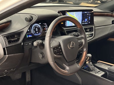 2022 Lexus ES 300h Luxury