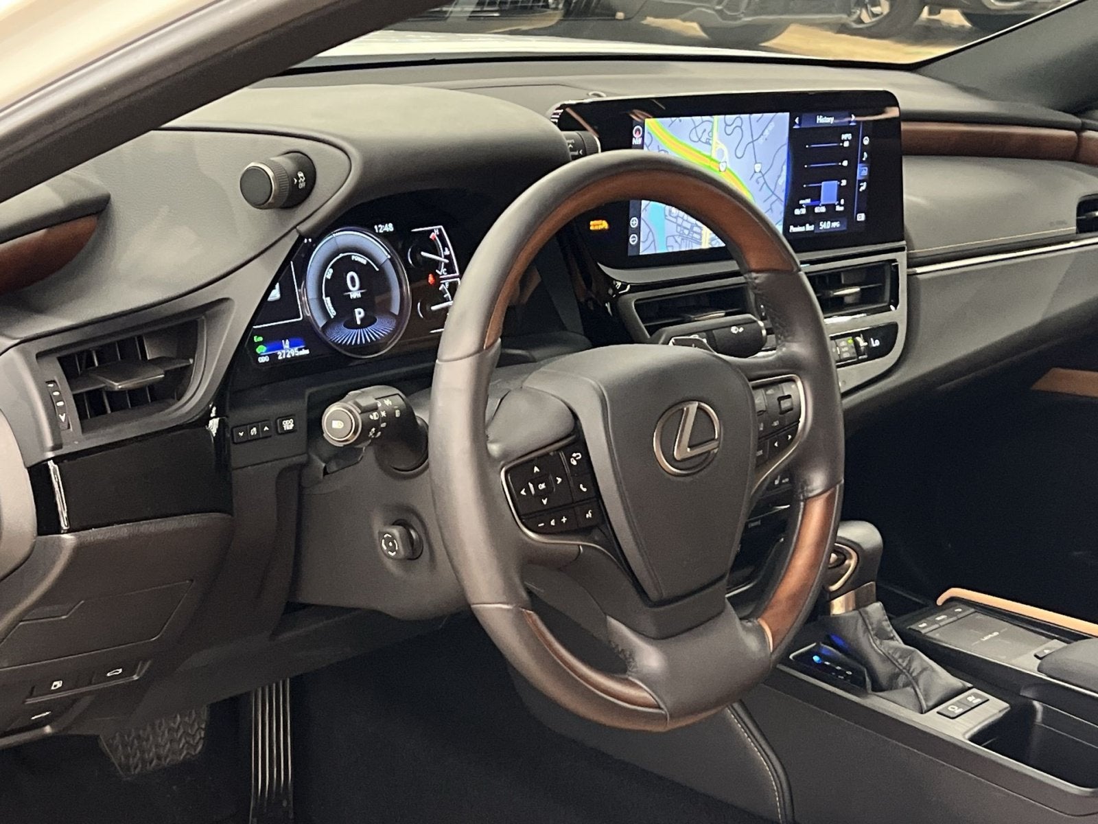2022 Lexus ES 300h Luxury