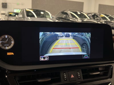2022 Lexus ES 300h Luxury