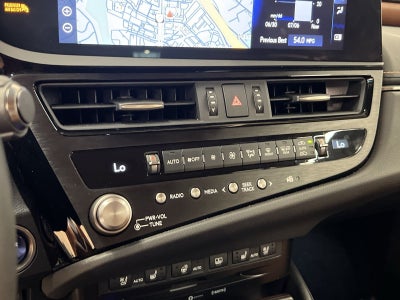 2022 Lexus ES 300h Luxury