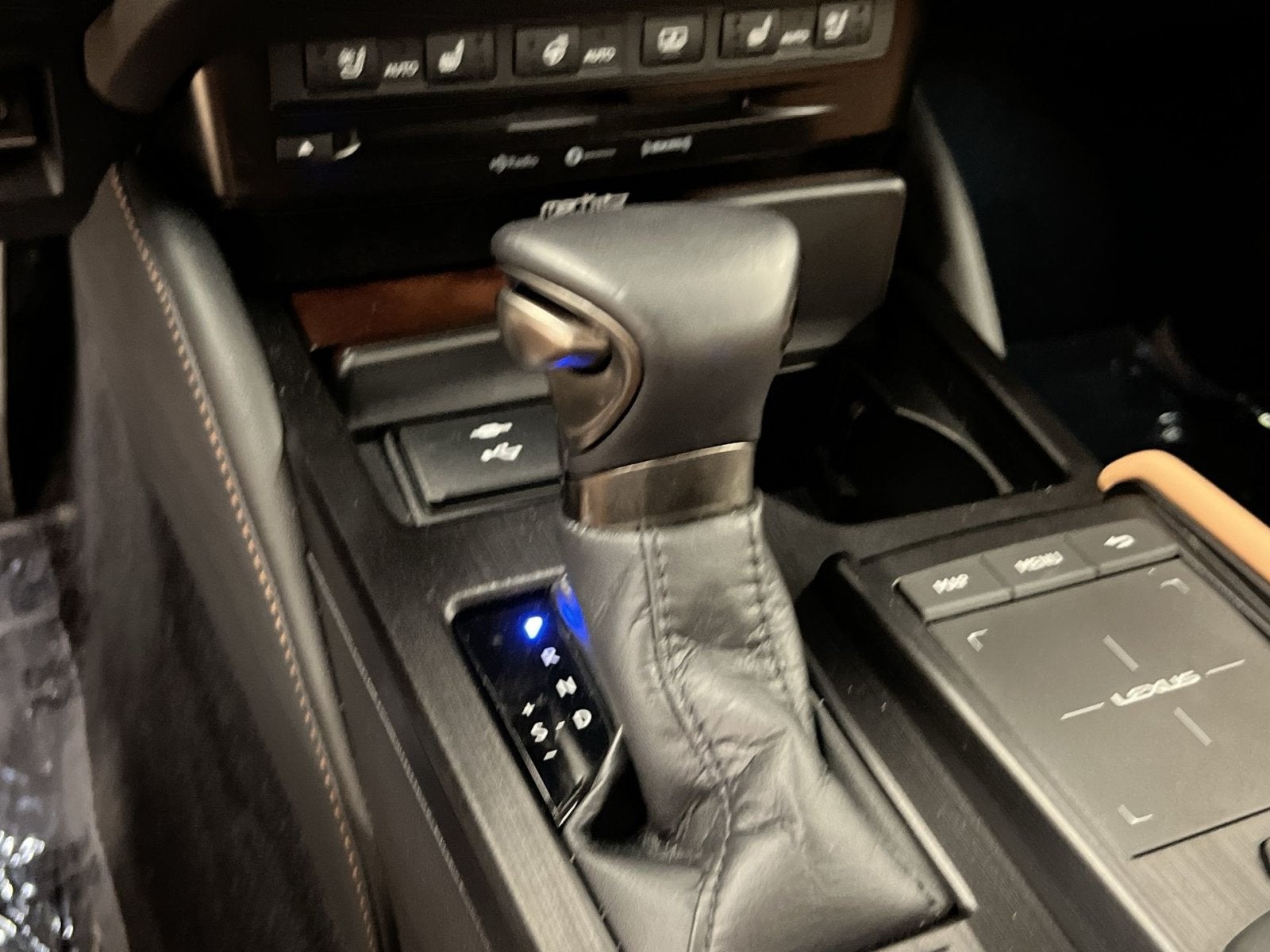 2022 Lexus ES 300h Luxury