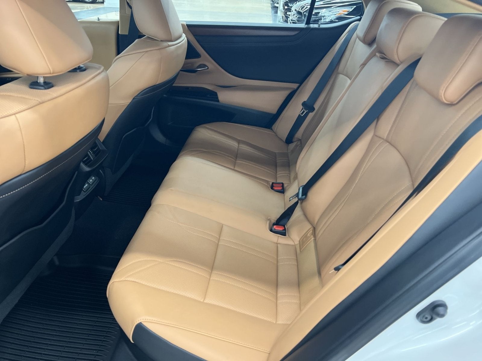 2022 Lexus ES 300h Luxury