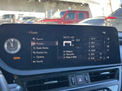 2022 Lexus ES 300h Luxury