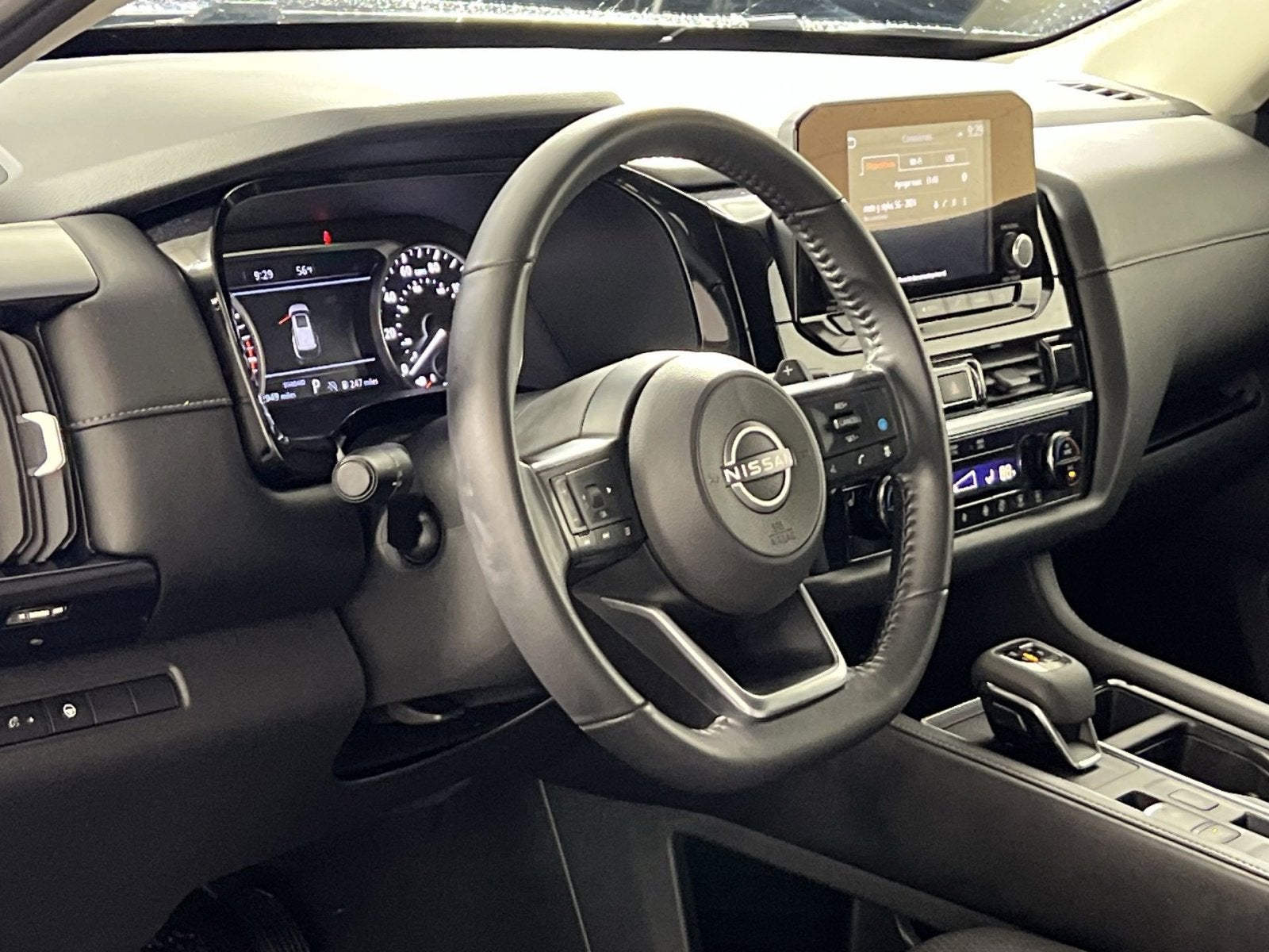 2024 Nissan Pathfinder SV