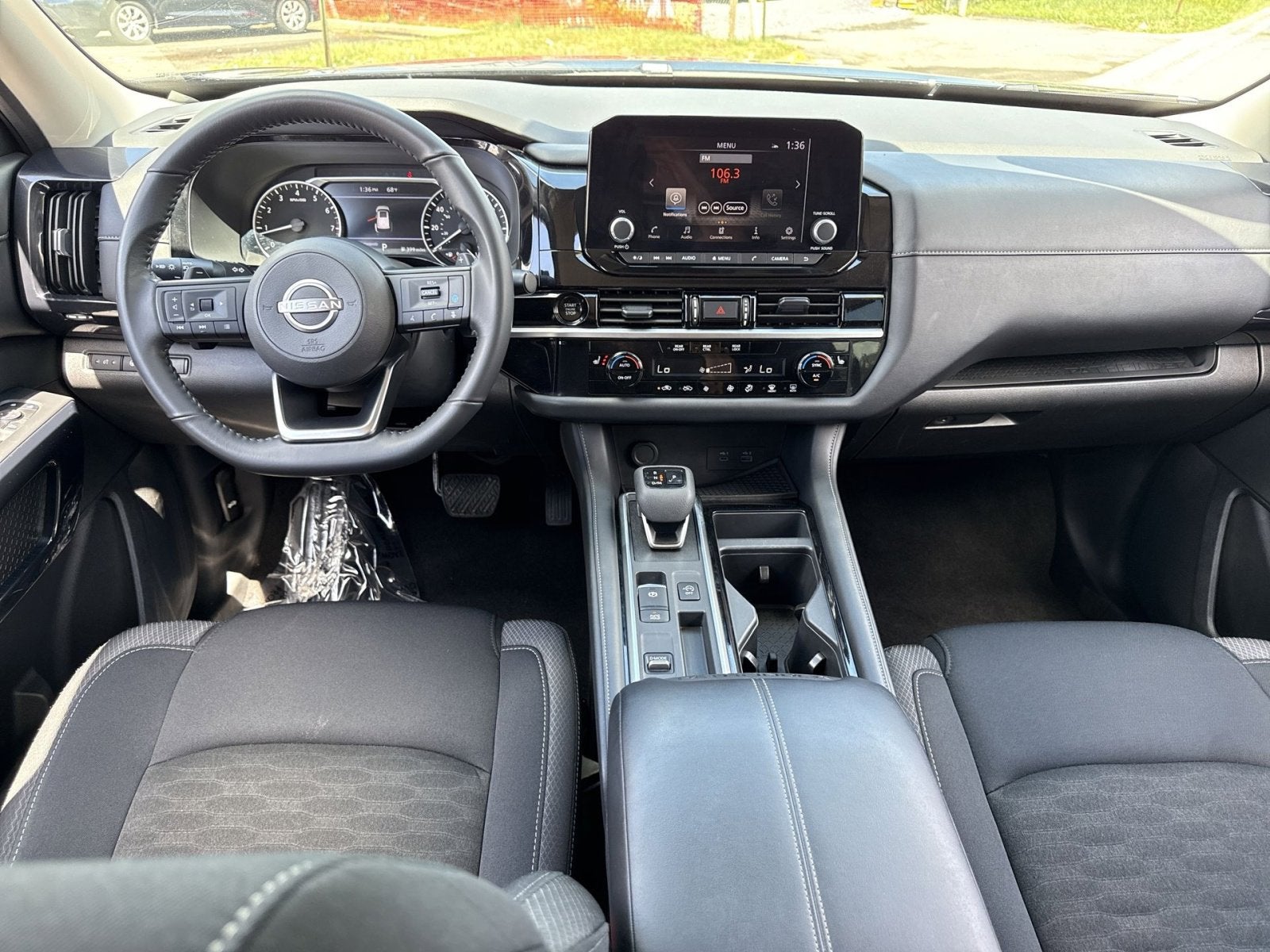 2025 Nissan Pathfinder SV