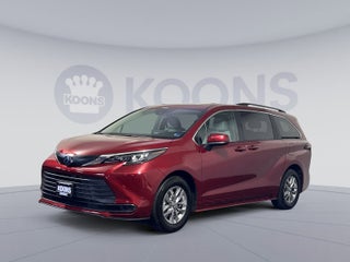 2025 Toyota Sienna LE