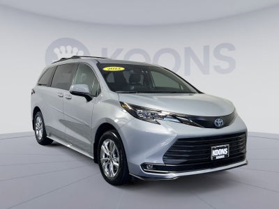 2023 Toyota Sienna Woodland Edition