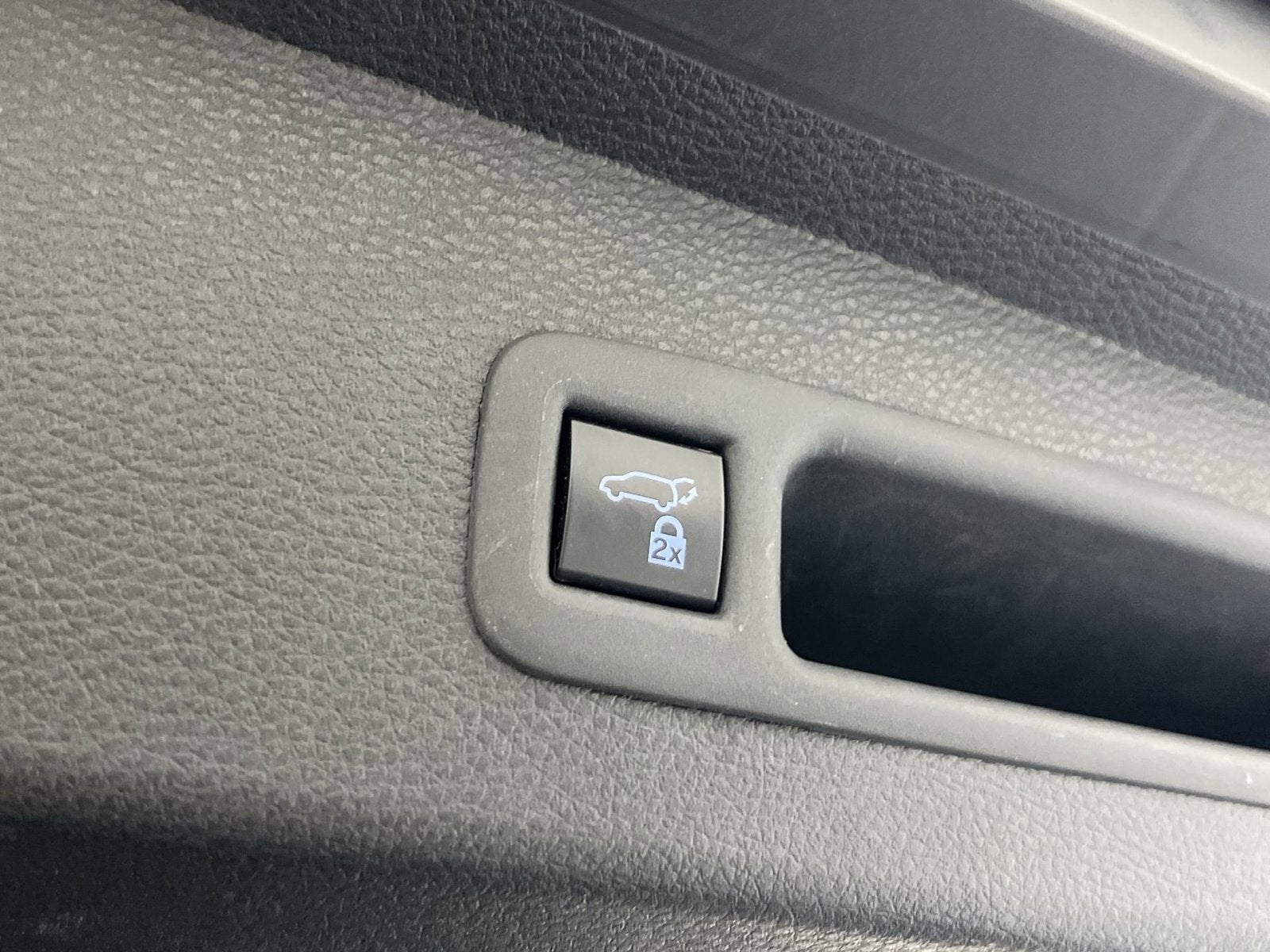 2023 Toyota Sienna Woodland Edition
