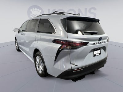 2023 Toyota Sienna Woodland Edition