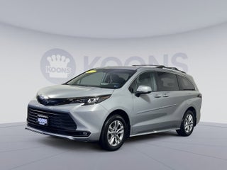 2023 Toyota Sienna Woodland Edition
