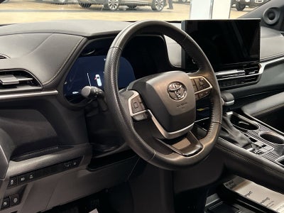 2025 Toyota Sienna Woodland Edition