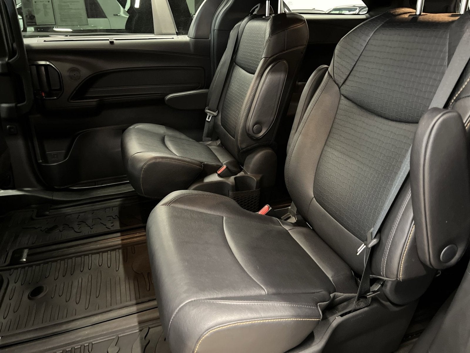 2025 Toyota Sienna Woodland Edition